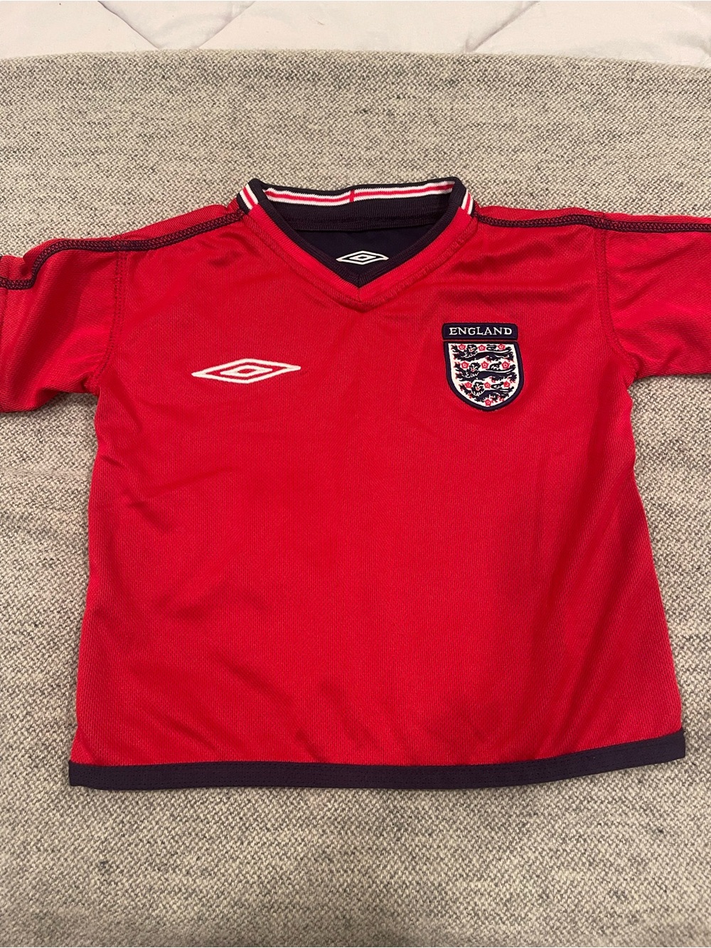 Umbro 9-12 month reversible England Red Football Jersey with Crest